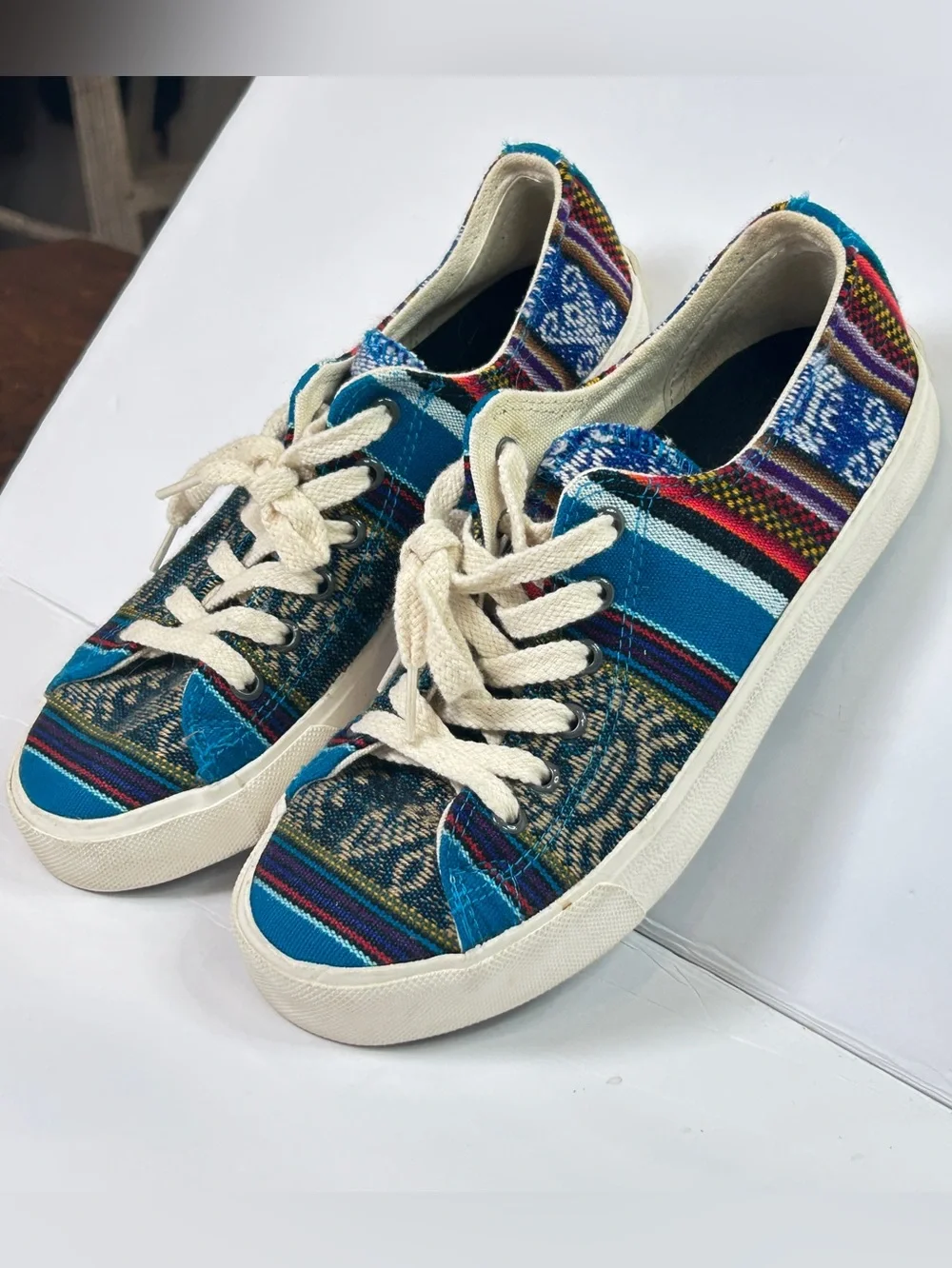 Inkkas Blue Multicolor Woven Tribal Low Top Sneakers Women’s 6 Men’s 4